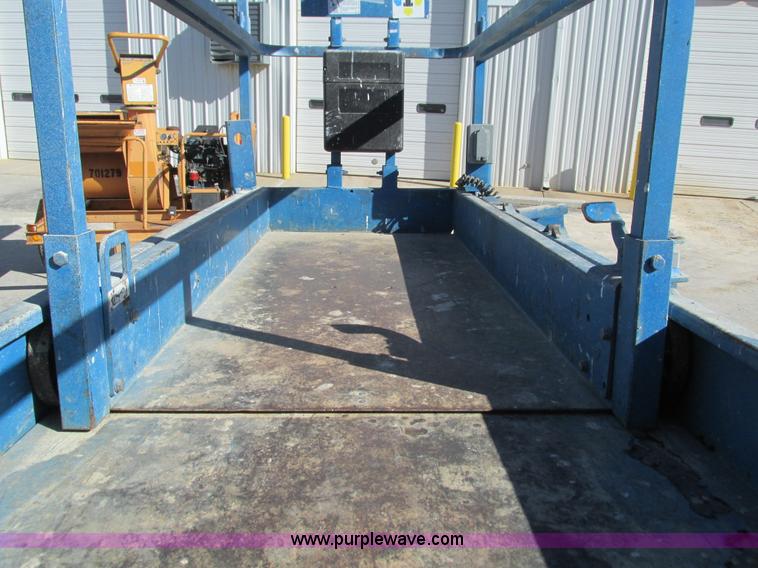 image for item G9367 2007 Genie GS-2632 scissor lift