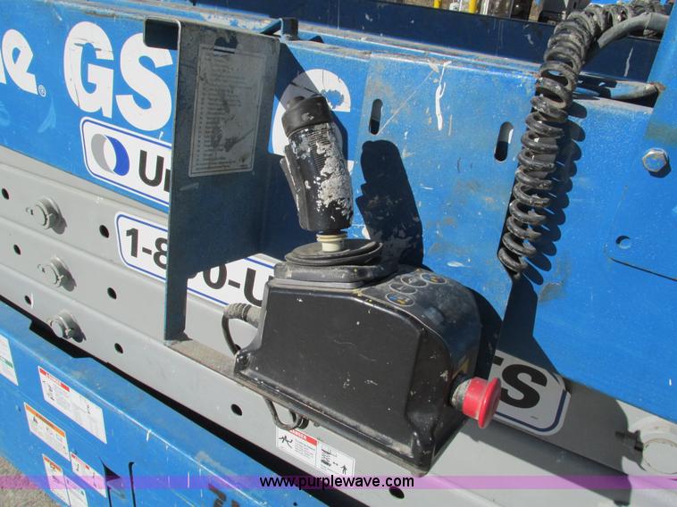 image for item G9367 2007 Genie GS-2632 scissor lift