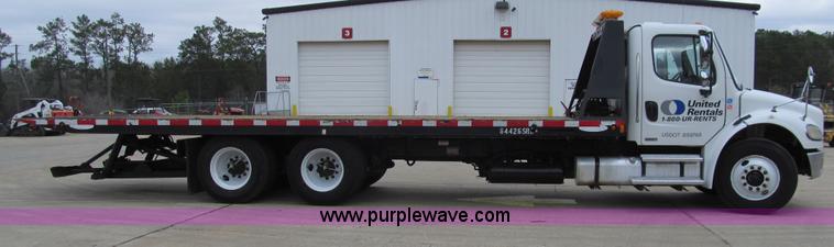 image for item G9554 2006 Freightliner Business Class M2 rollback truck