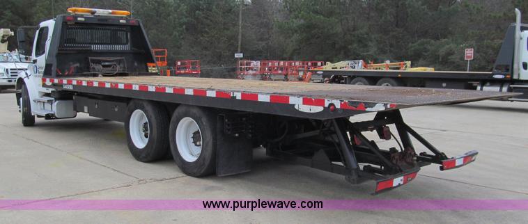 image for item G9554 2006 Freightliner Business Class M2 rollback truck