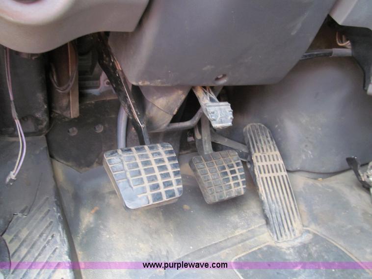 image for item G9554 2006 Freightliner Business Class M2 rollback truck