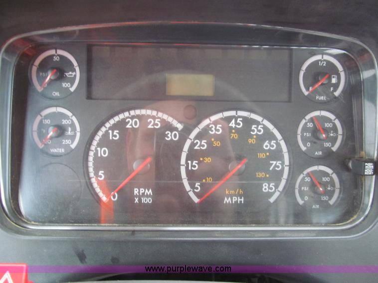 image for item G9554 2006 Freightliner Business Class M2 rollback truck