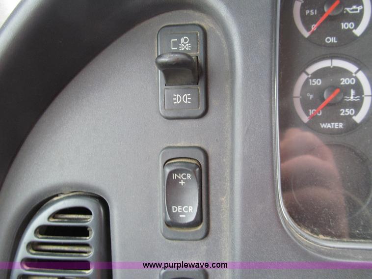 image for item G9554 2006 Freightliner Business Class M2 rollback truck