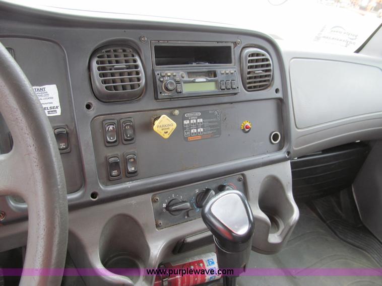 image for item G9554 2006 Freightliner Business Class M2 rollback truck