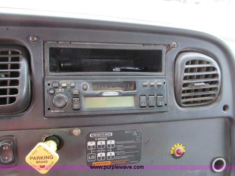 image for item G9554 2006 Freightliner Business Class M2 rollback truck