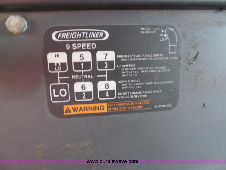 image for item G9554 2006 Freightliner Business Class M2 rollback truck