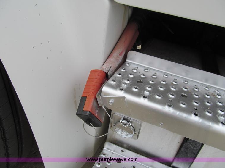 image for item G9554 2006 Freightliner Business Class M2 rollback truck