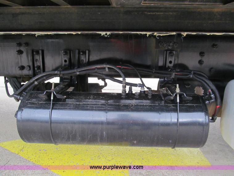 image for item G9554 2006 Freightliner Business Class M2 rollback truck