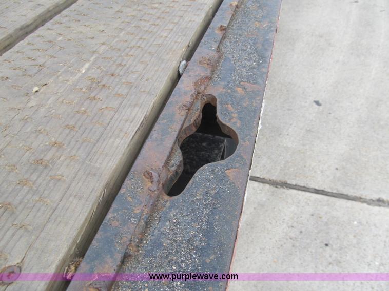 image for item G9554 2006 Freightliner Business Class M2 rollback truck