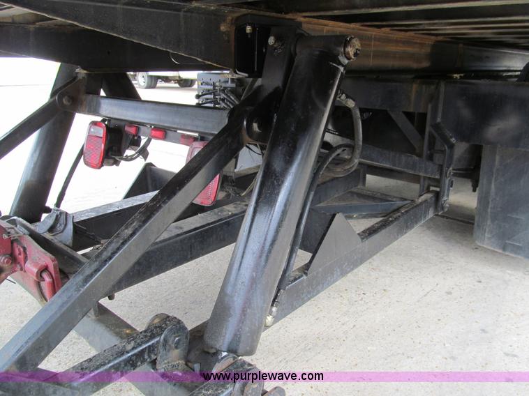 image for item G9554 2006 Freightliner Business Class M2 rollback truck