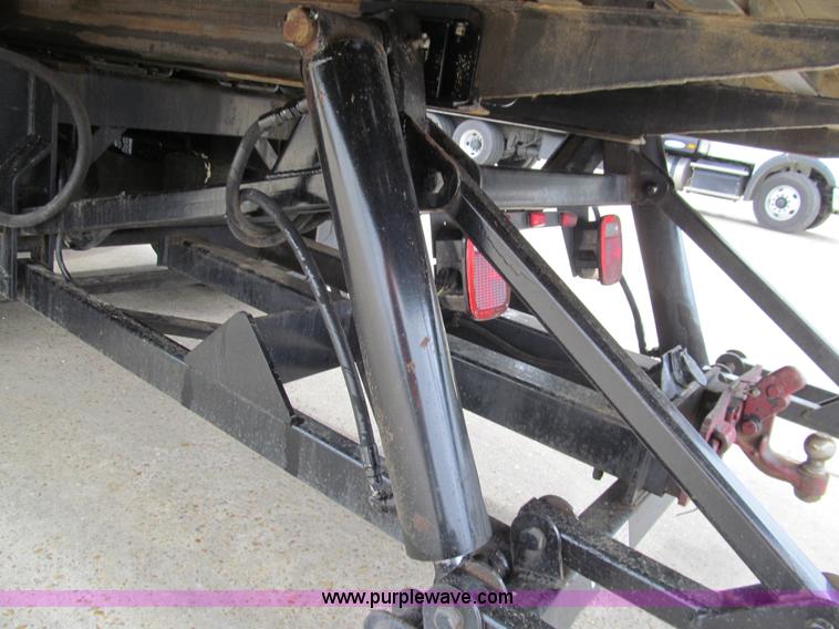 image for item G9554 2006 Freightliner Business Class M2 rollback truck