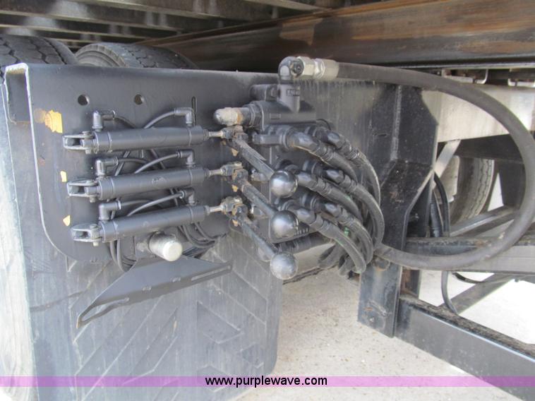 image for item G9554 2006 Freightliner Business Class M2 rollback truck