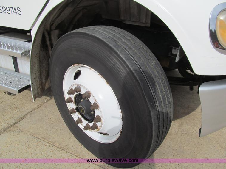 image for item G9554 2006 Freightliner Business Class M2 rollback truck