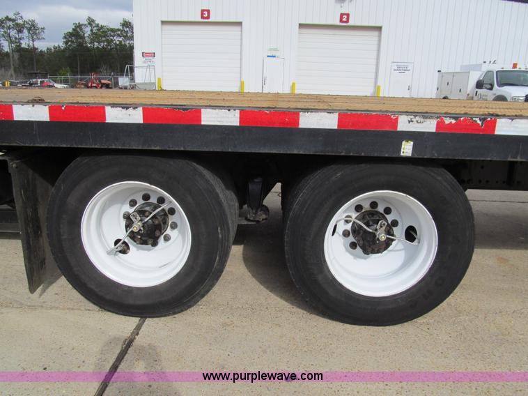 image for item G9554 2006 Freightliner Business Class M2 rollback truck