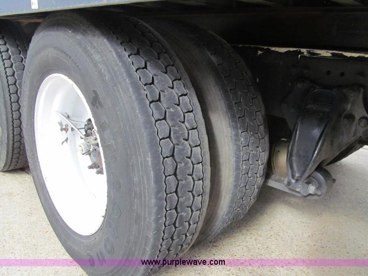 image for item G9554 2006 Freightliner Business Class M2 rollback truck