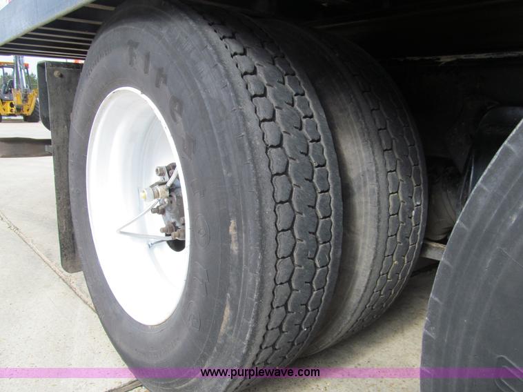 image for item G9554 2006 Freightliner Business Class M2 rollback truck