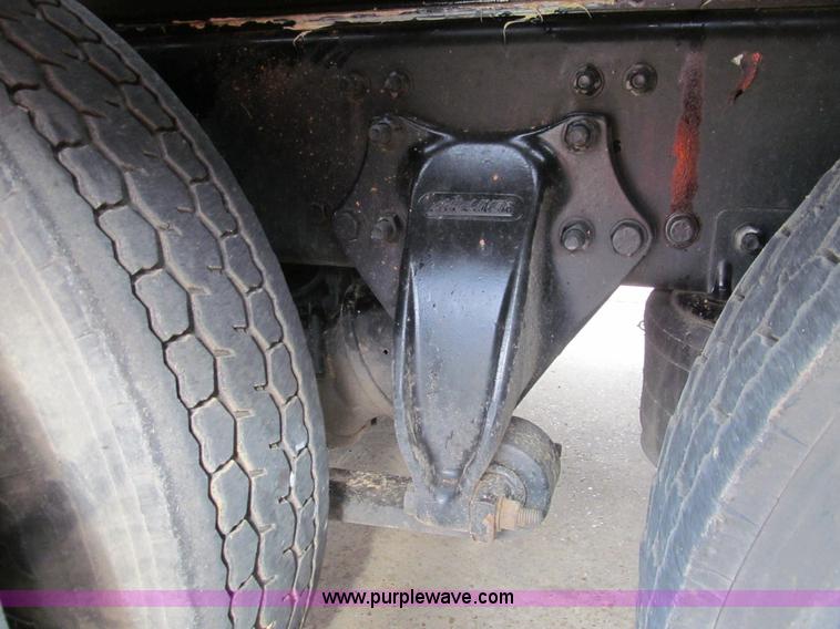 image for item G9554 2006 Freightliner Business Class M2 rollback truck