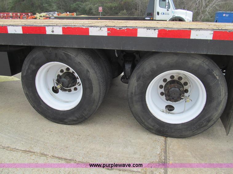 image for item G9554 2006 Freightliner Business Class M2 rollback truck