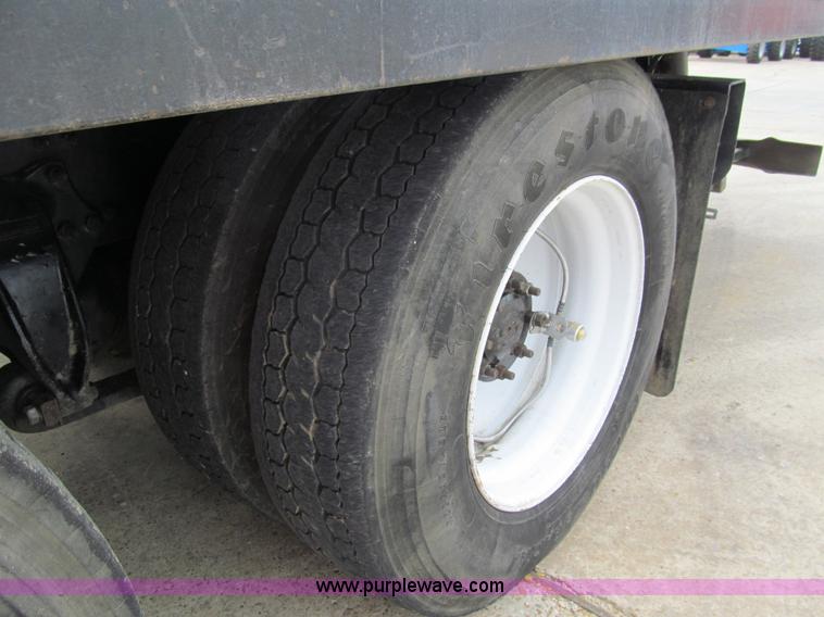 image for item G9554 2006 Freightliner Business Class M2 rollback truck