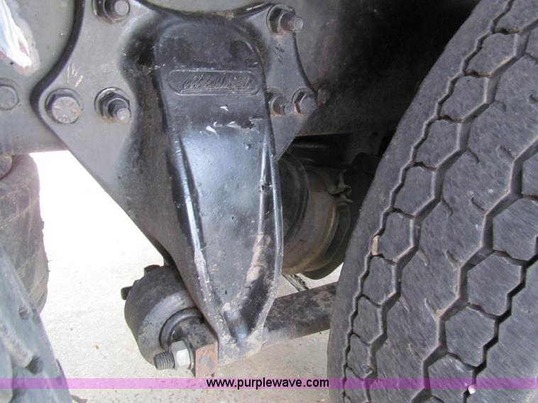 image for item G9554 2006 Freightliner Business Class M2 rollback truck