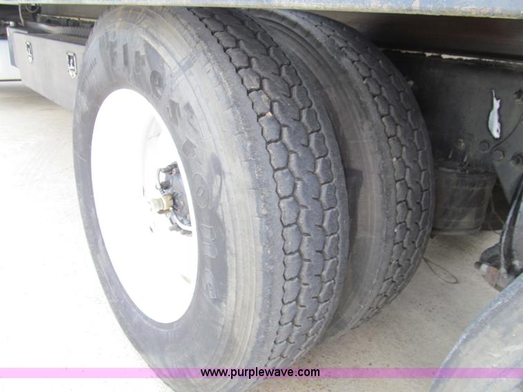 image for item G9554 2006 Freightliner Business Class M2 rollback truck