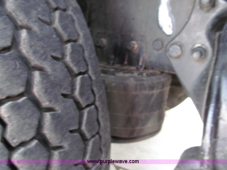 image for item G9554 2006 Freightliner Business Class M2 rollback truck