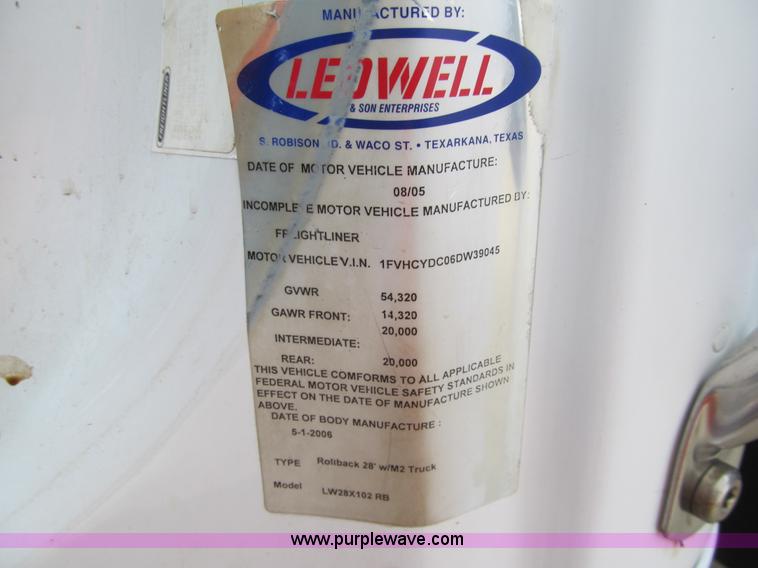 image for item G9554 2006 Freightliner Business Class M2 rollback truck