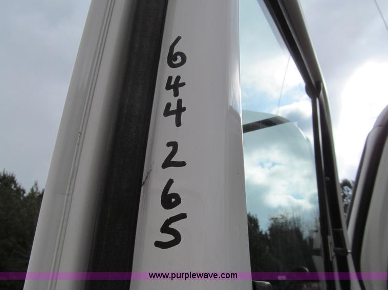 image for item G9554 2006 Freightliner Business Class M2 rollback truck