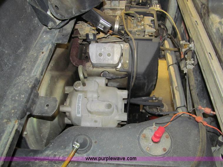 image for item G9557 2008 Club Car XRT 1550G utility vehicle