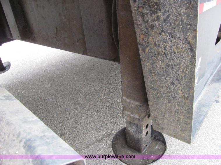 image for item G9558 2006 Trail King TK70HT482 trailer