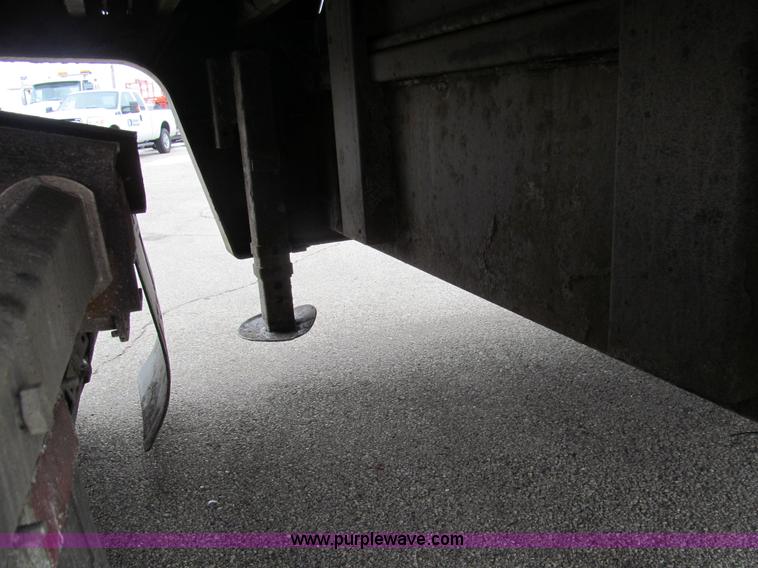 image for item G9558 2006 Trail King TK70HT482 trailer