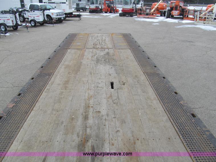 image for item G9558 2006 Trail King TK70HT482 trailer