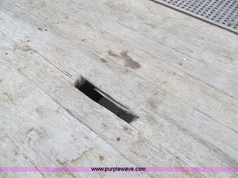 image for item G9558 2006 Trail King TK70HT482 trailer