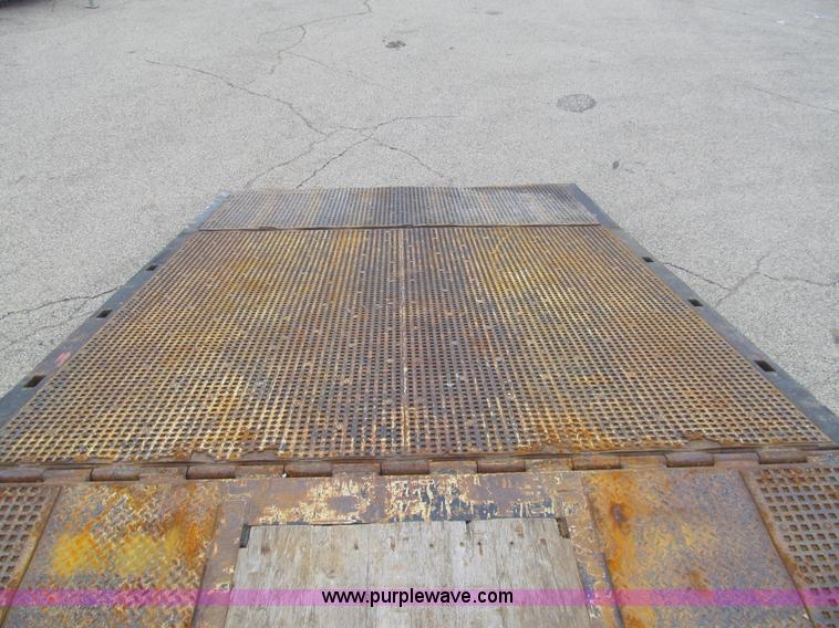 image for item G9558 2006 Trail King TK70HT482 trailer