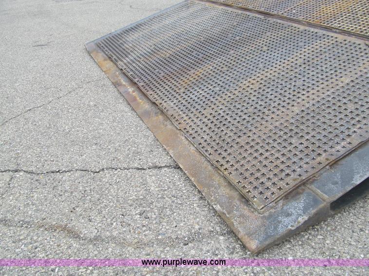 image for item G9558 2006 Trail King TK70HT482 trailer