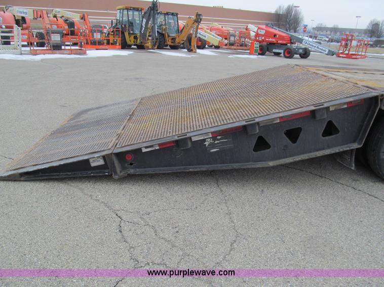 image for item G9558 2006 Trail King TK70HT482 trailer