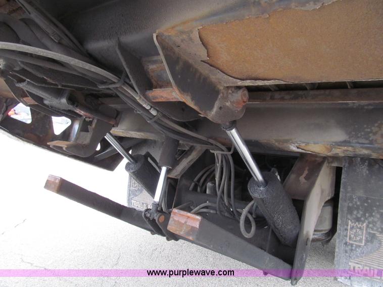 image for item G9558 2006 Trail King TK70HT482 trailer