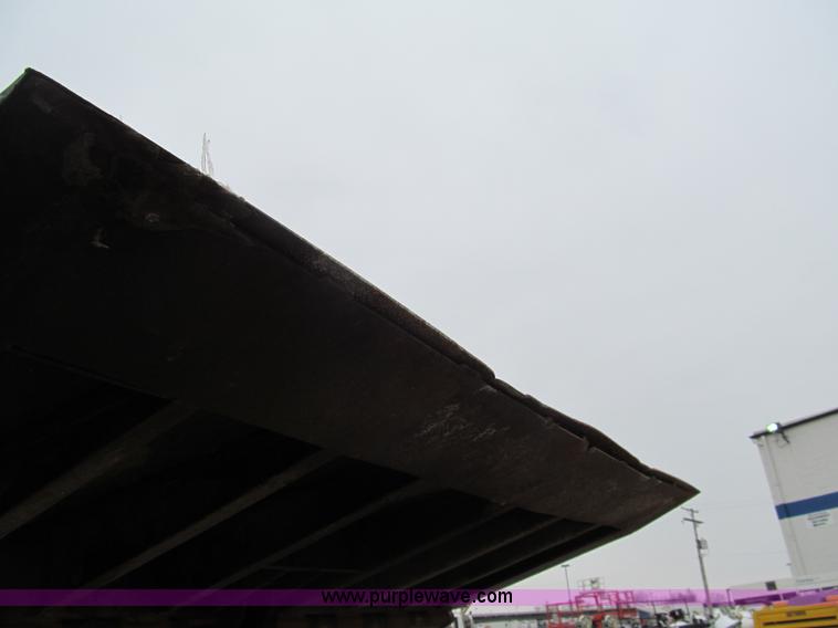 image for item G9558 2006 Trail King TK70HT482 trailer