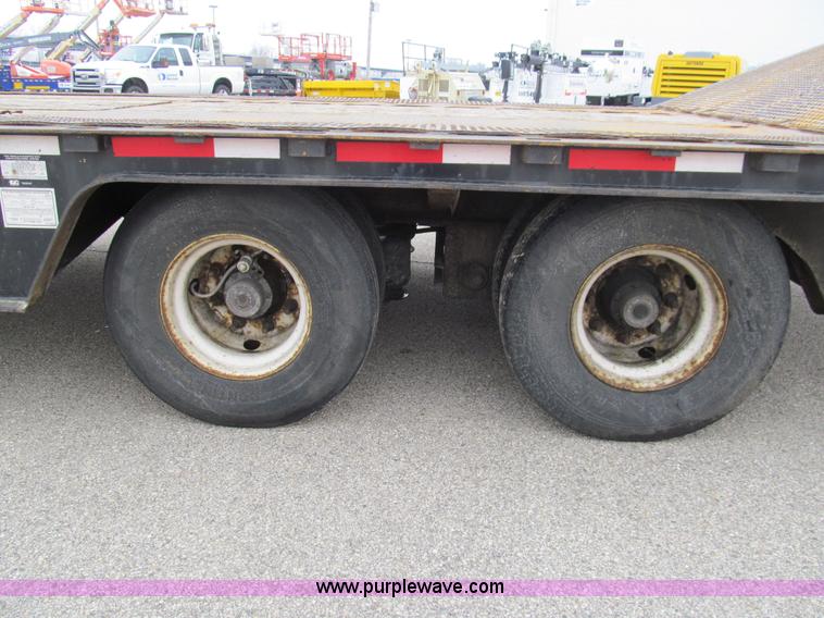 image for item G9558 2006 Trail King TK70HT482 trailer