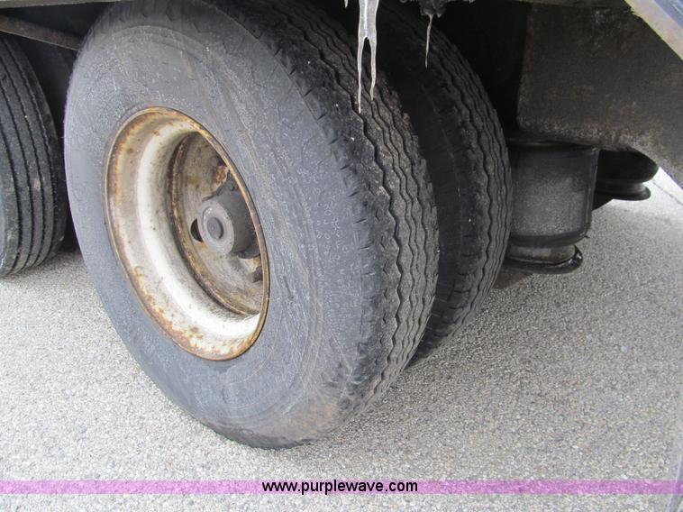 image for item G9558 2006 Trail King TK70HT482 trailer