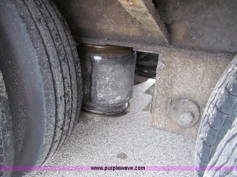 image for item G9558 2006 Trail King TK70HT482 trailer