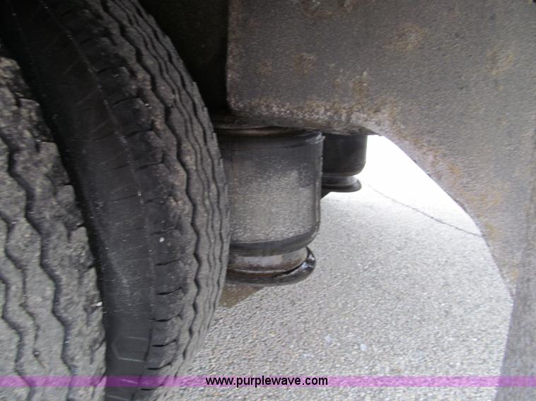 image for item G9558 2006 Trail King TK70HT482 trailer