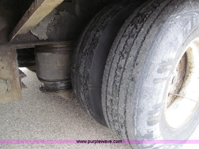 image for item G9558 2006 Trail King TK70HT482 trailer