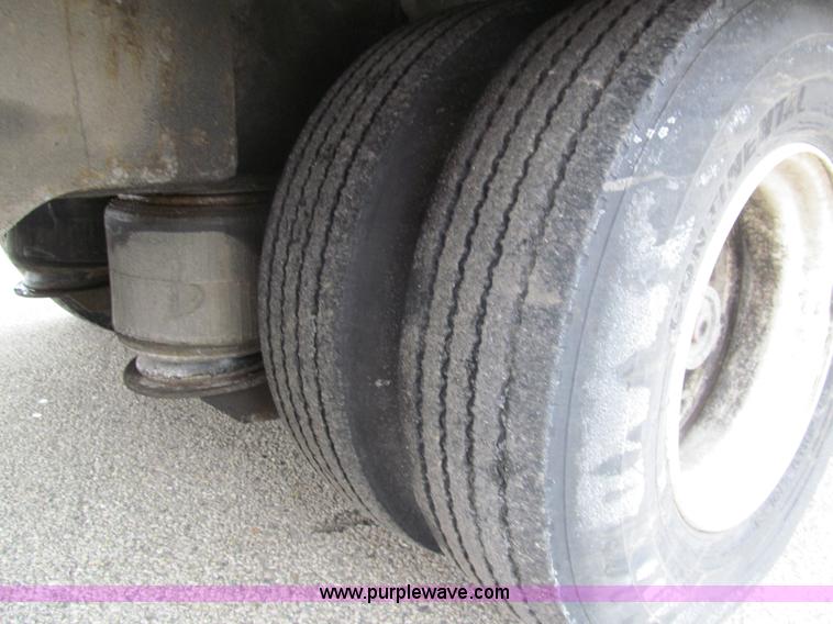 image for item G9558 2006 Trail King TK70HT482 trailer