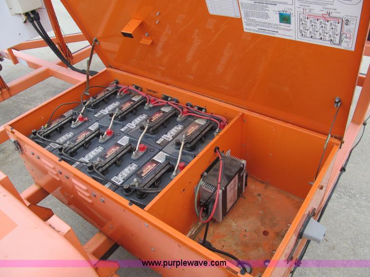 image for item G9559 2008 Wanco WTMMB solar portable sign board