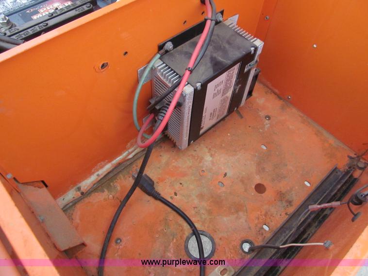 image for item G9559 2008 Wanco WTMMB solar portable sign board