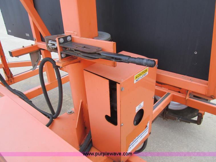 image for item G9559 2008 Wanco WTMMB solar portable sign board