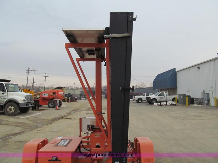 image for item G9559 2008 Wanco WTMMB solar portable sign board