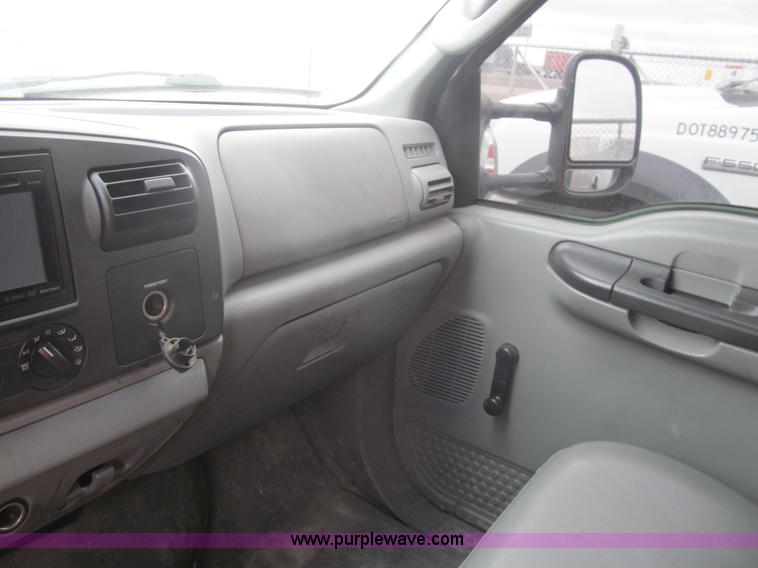 image for item G9564 2007 Ford F350 Super Duty XLT Crew Cab service truck