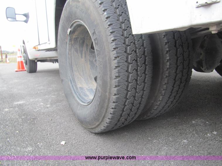 image for item G9564 2007 Ford F350 Super Duty XLT Crew Cab service truck